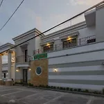 RedDoorz Plus near Pantai Malalayang Manado
