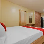 RedDoorz Plus near Pantai Malalayang Manado
