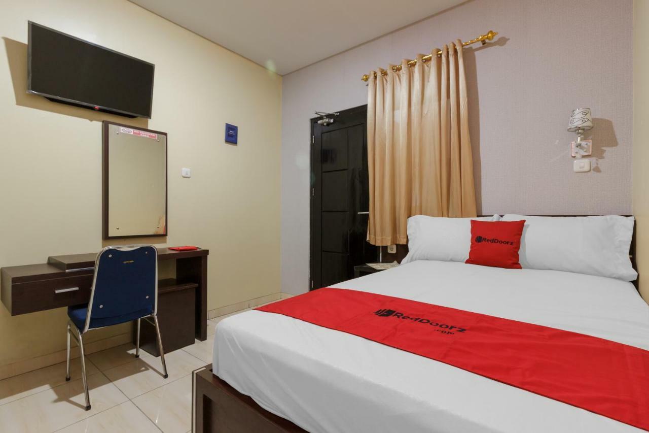 Wisma tamu Reddoorz Near Pantai Malalayang